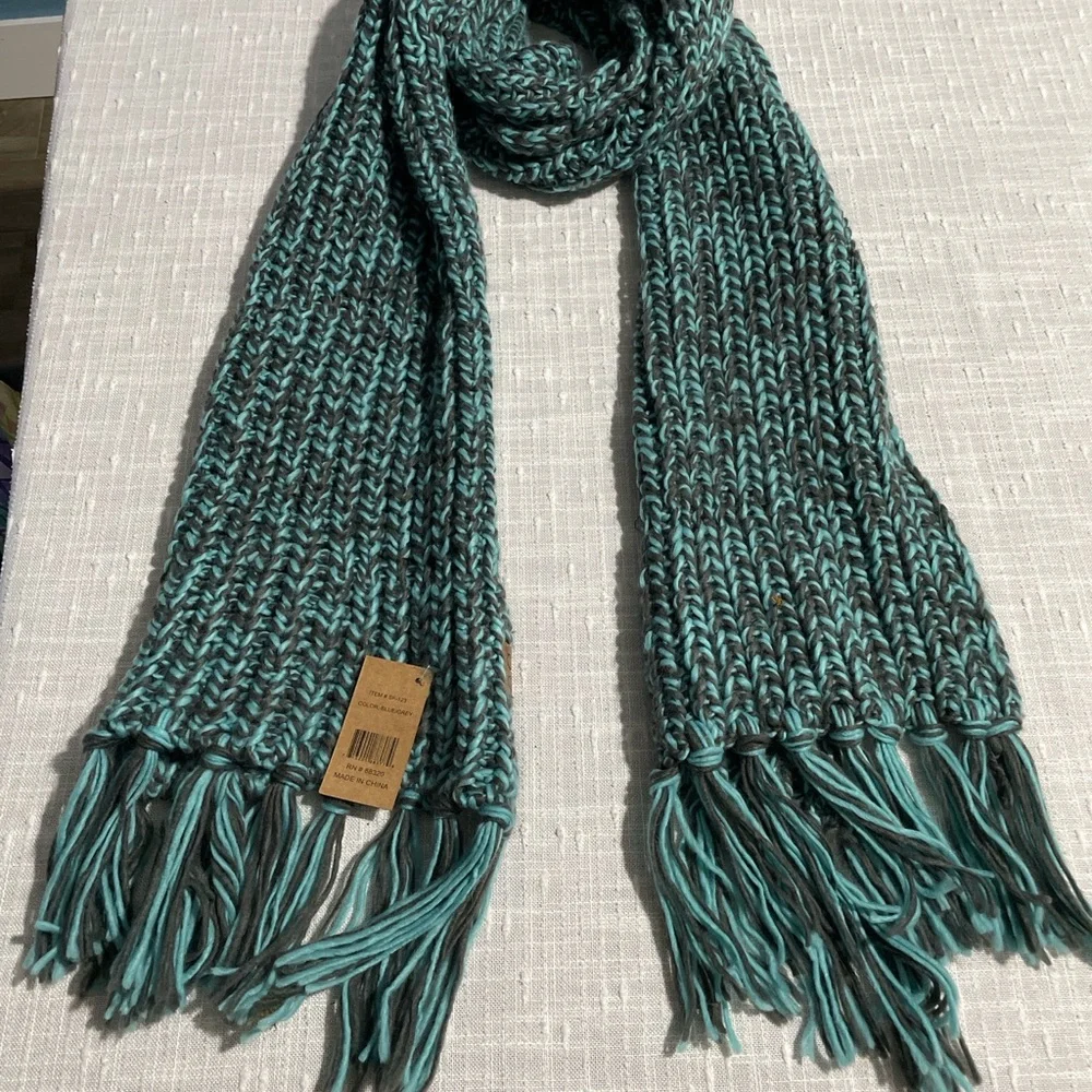 NWT C.C Chunky Crocheted Acrylic Scarf With Fringe Gray/Teal